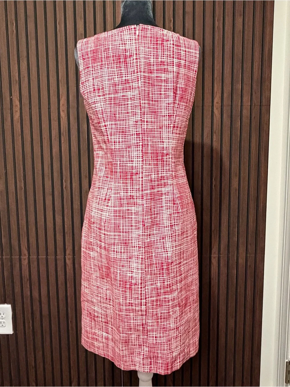Ann Taylor Red & White Textured Sheath Dress Size 6 Sleeveless Career Chic - Picture 2 of 7